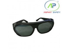 Kính bảo hộ thợ sơn( tròng đen)